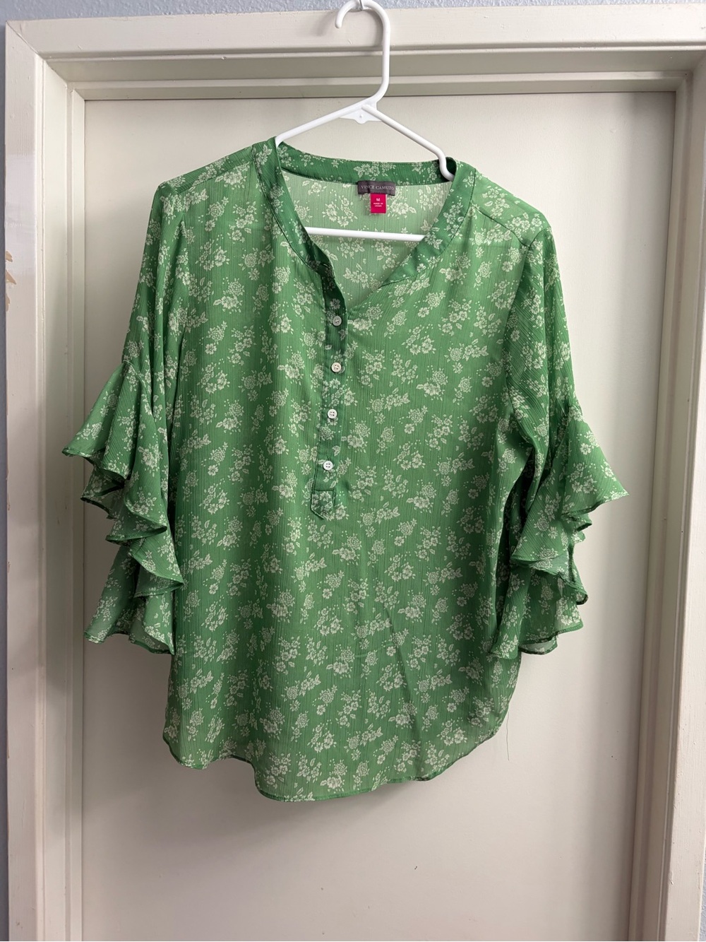 Vince Camuto Green Floral Ruffle Sleeve Blouse